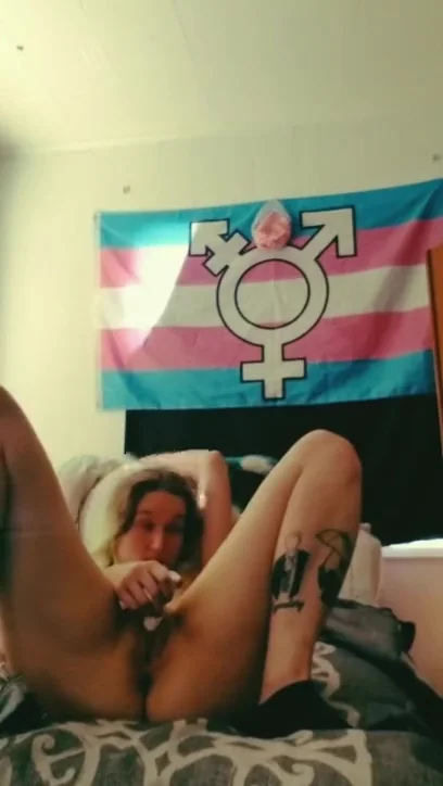 College Girl likes to Wake, Bake n Masturbate