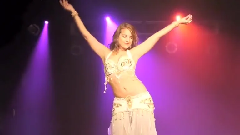 Vintage Style belly Dance-Alia
