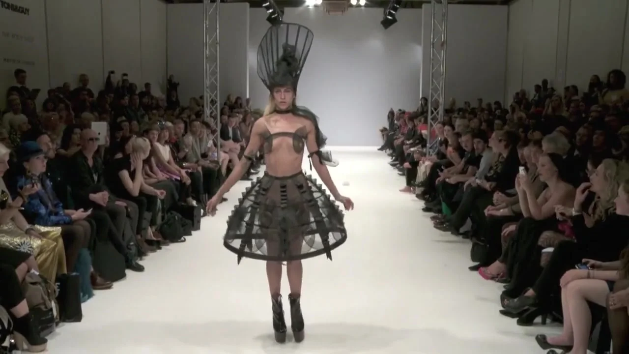 Fashionshow Nude Show Sexy Model
