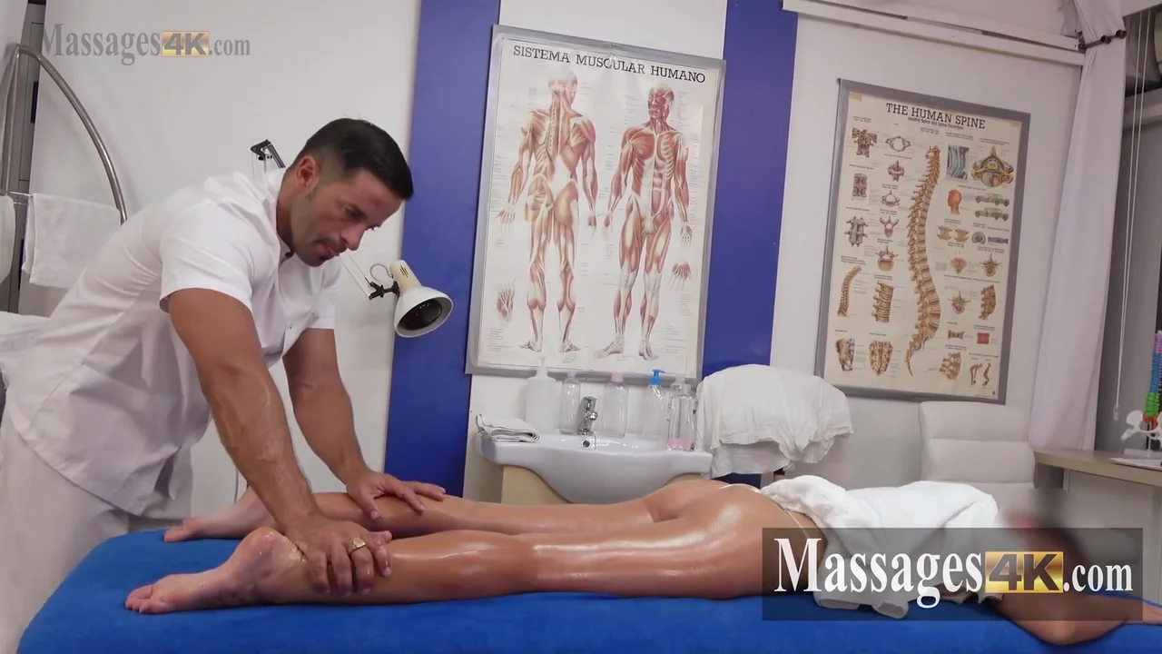 Pro Massage Physiotherapist Gives A Massage To An 18 Year Old Girl And Has Sex ( Creampie )