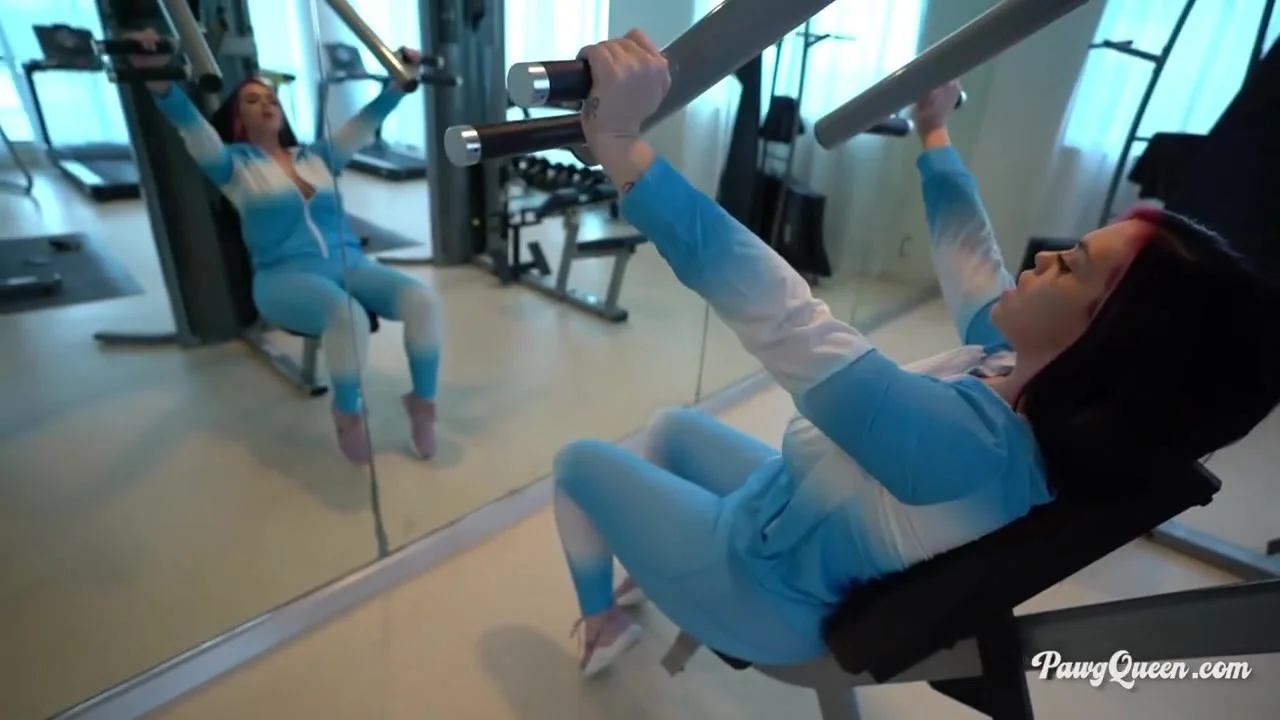 PAWGQueen Ryan Smiles Face Fucking after the Gym