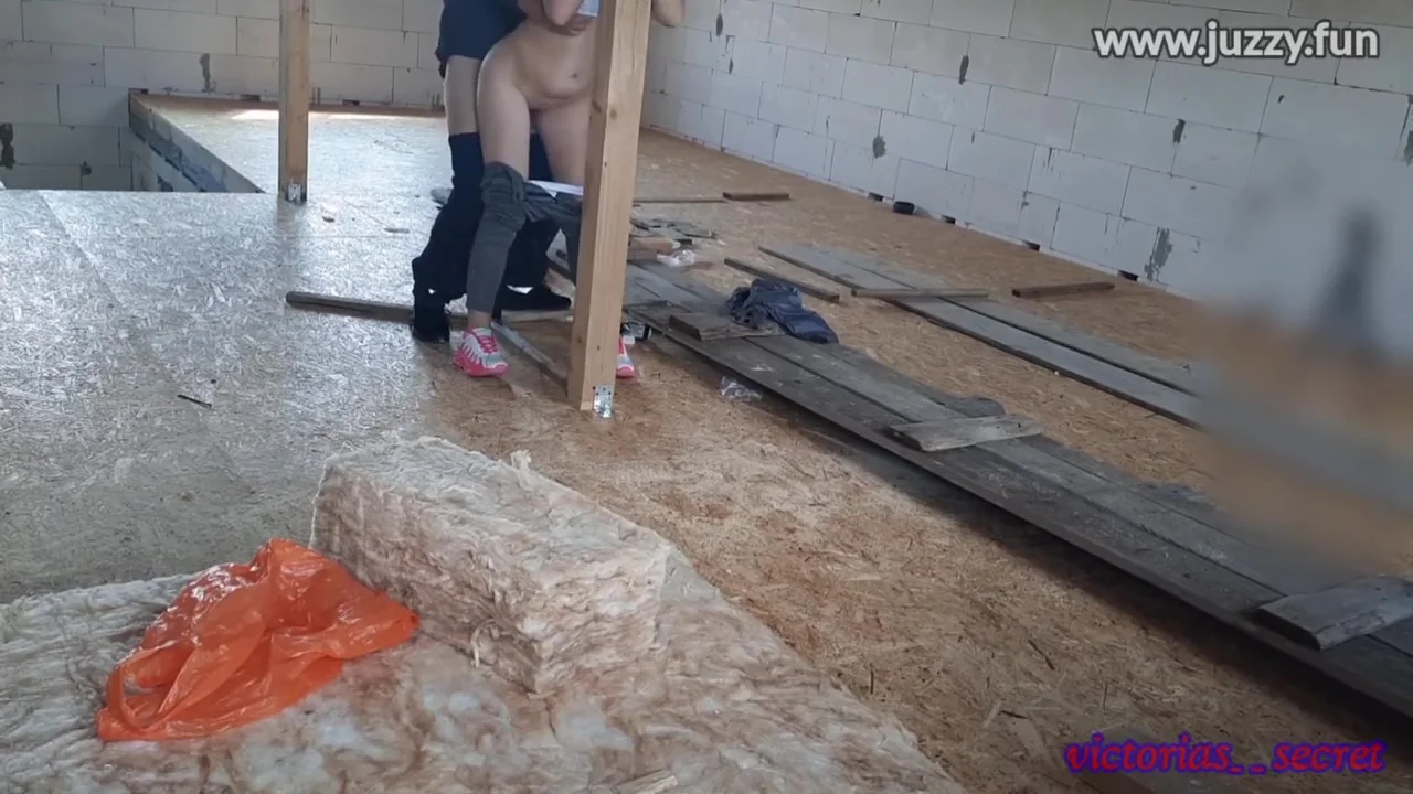 Sexy Wife Paid The Builder For Repair With Hot Sex
