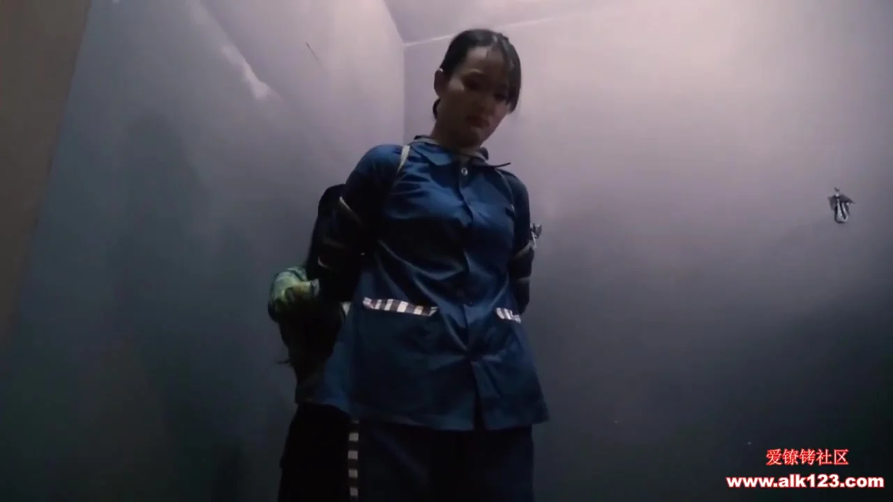 Chinese Bondage Girl Escape