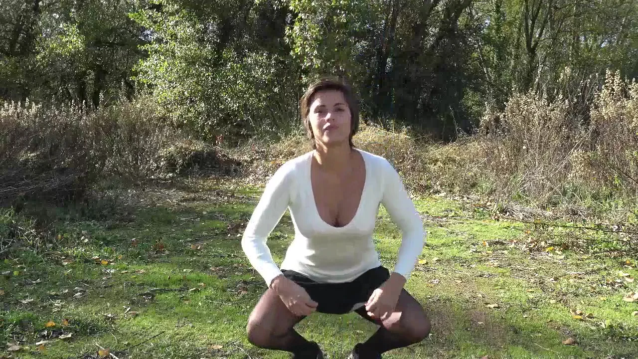 teen 18+ in skirt squirt outdoor - coquine u00e9jacule dehors by Vic Alouqua