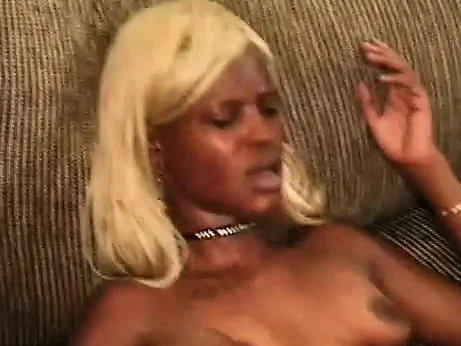 Black ho with platinum blonde hair goes wild and crazy for dick