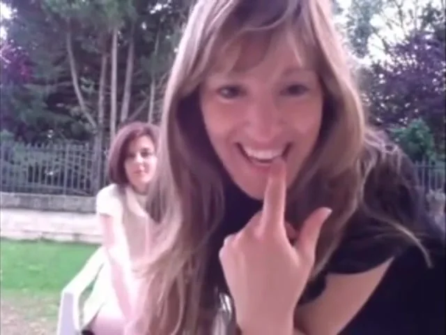 2 copines devant leur webcam