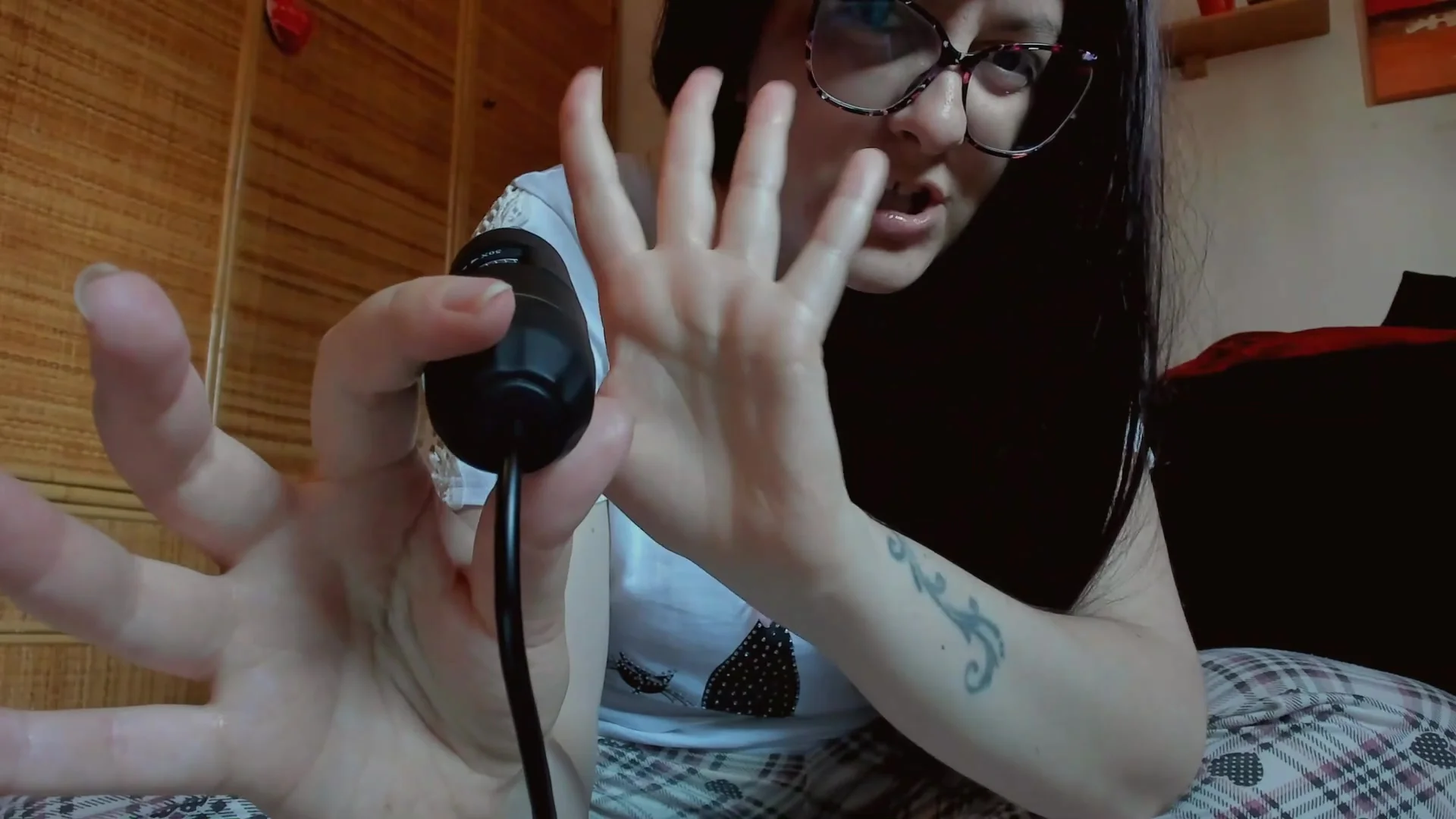 Your Italian Giantess Puts You Inside Her Pussy With This Endoscope