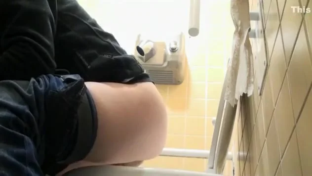 caught her pissing from side