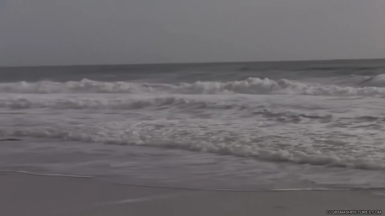 Natalia Rogue and Vicky Chase - Blowjob on the Beach