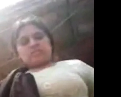 higab aunty fucked while washing