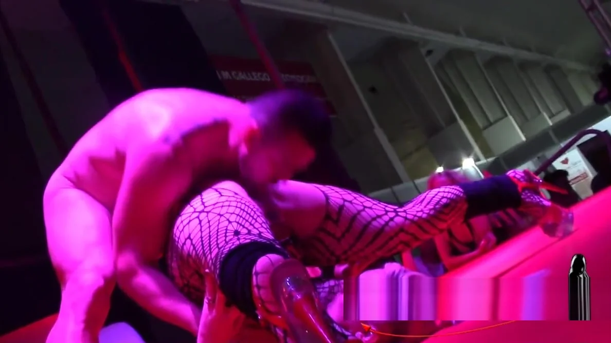 Daniela Evans & Arcangel public fuck on stage SEM 2018 cam2