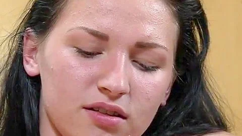 Sweet Teen Girlfriend Gets Her Pussy Licked And Fucked