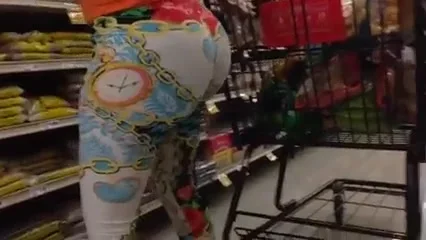 Spying Step mommy big ass in leggings