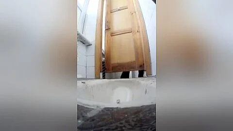 pissing wc