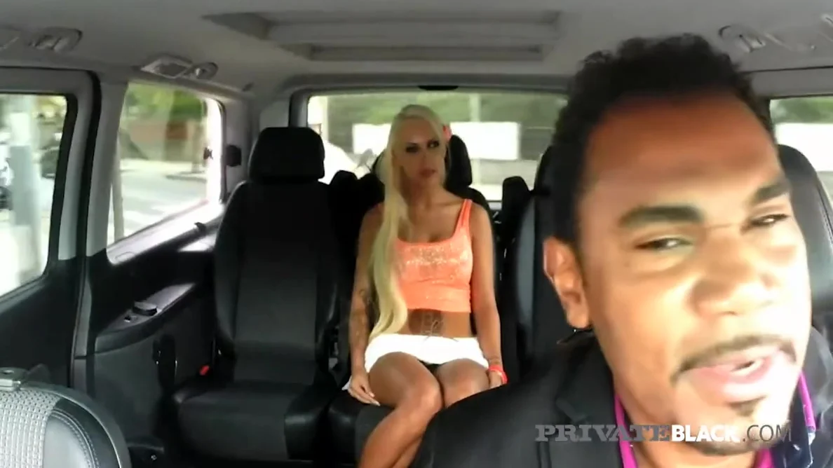 Julie Hunter In Slutty Blonde Seduces Her Driver