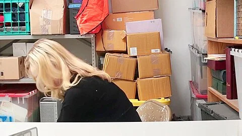 Real Shoplifter Blowing