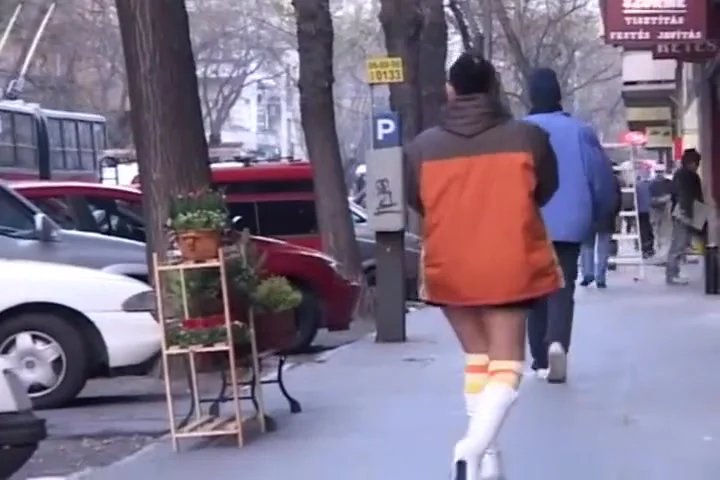 Extreme public piss 28
