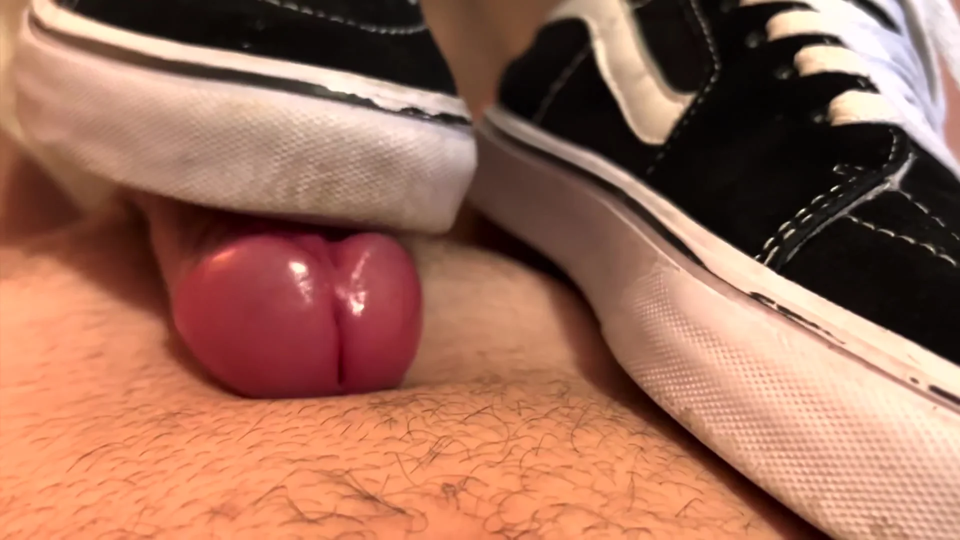 Pov: teen 18+ Do Extreame Shoejob With Very Used Vans Sk8-hi