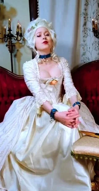 MadameBeatrix Peasants Made To Worship Baroness' Feet