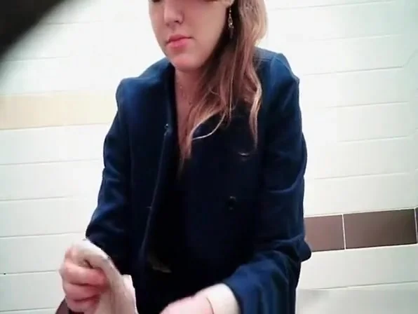 teen 18+ pissing in public toilet