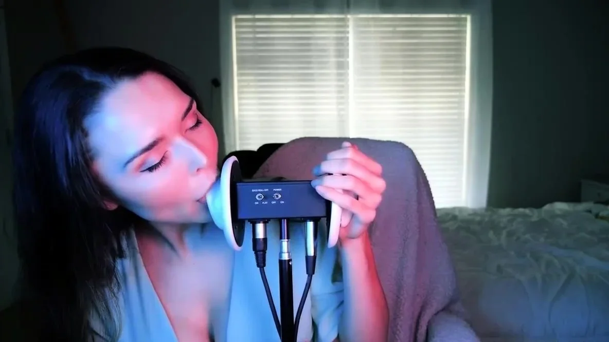 HeatheredEffect ASMR OnlyFans Kissing & Licking Short