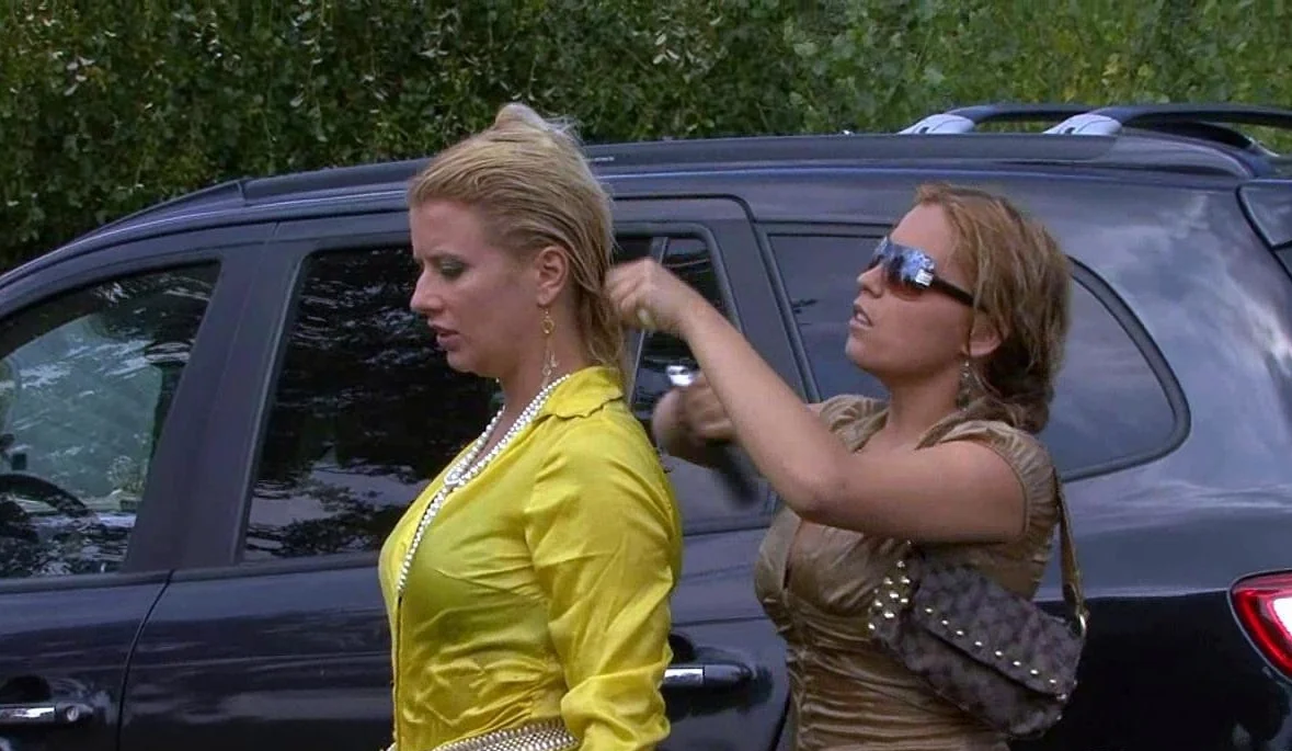 Busty blonde babe outdoor flash for cash