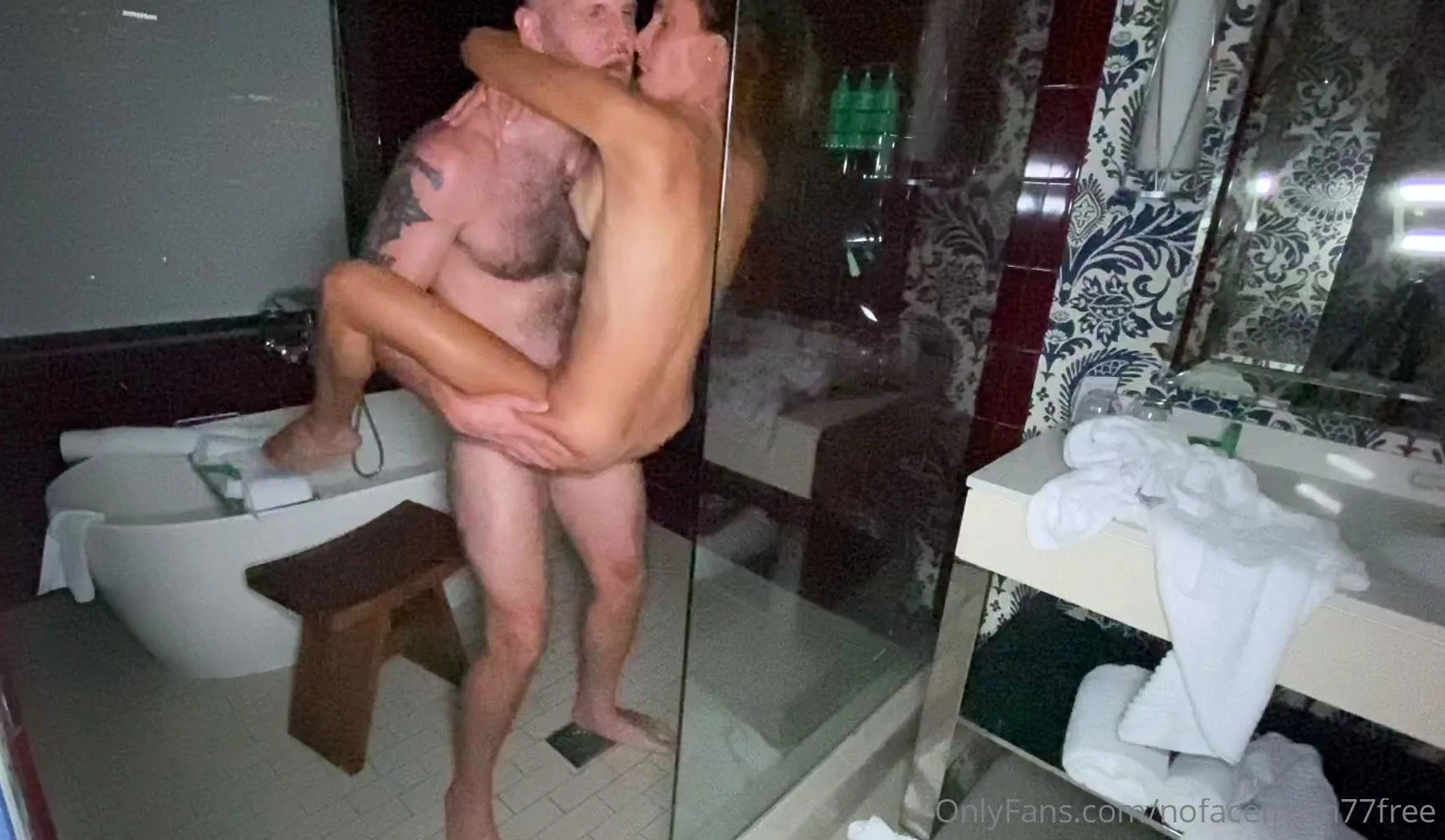 NoFaceMom - BWC Shower Fuck w/ Brian Omally