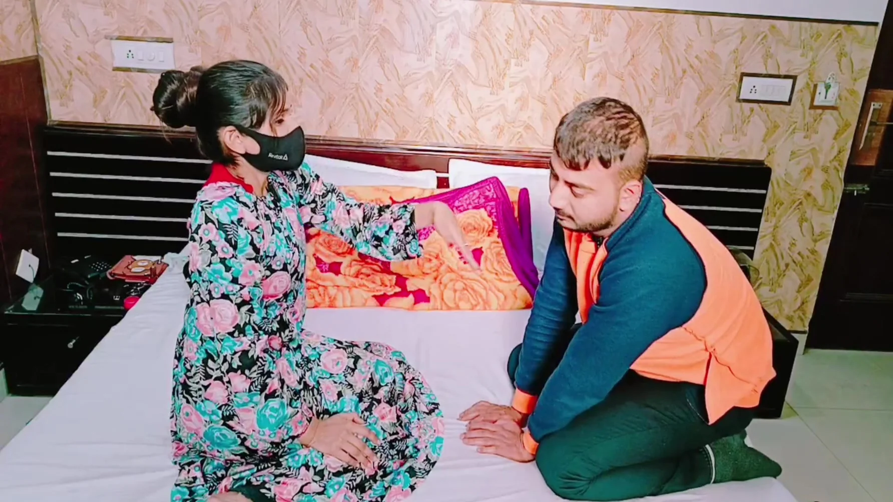 Goddess Fatima Gives Hard Slaps To Her Slave