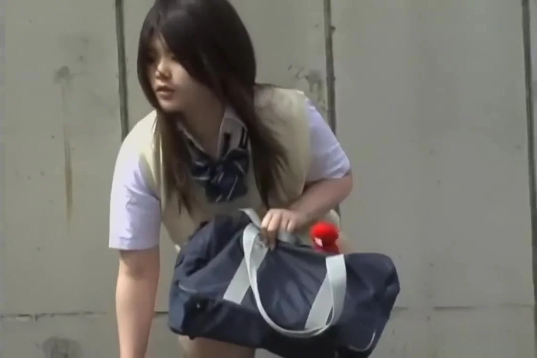 Hot Jap schoolgirls 18+ losing their pants to sharking
