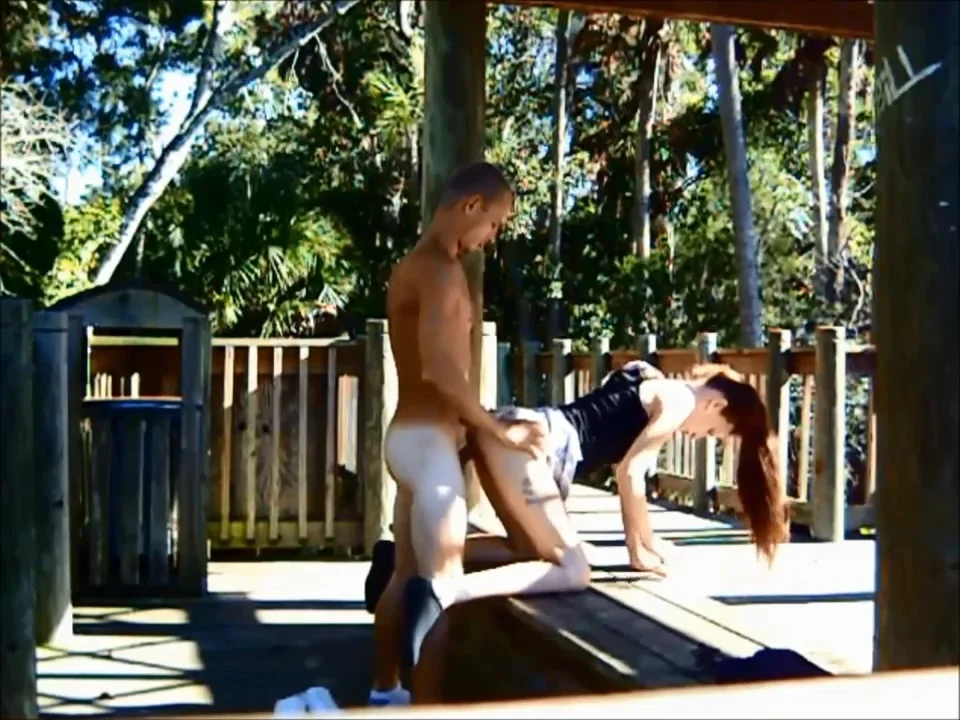 WILD PUBLIC SEX IN THE PARK OUTDOORS FLASHING NAKED CFNM