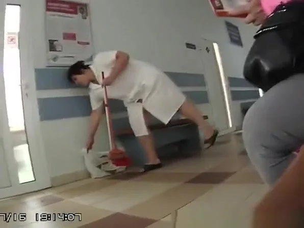Chubby mature cleaning lady upskirt