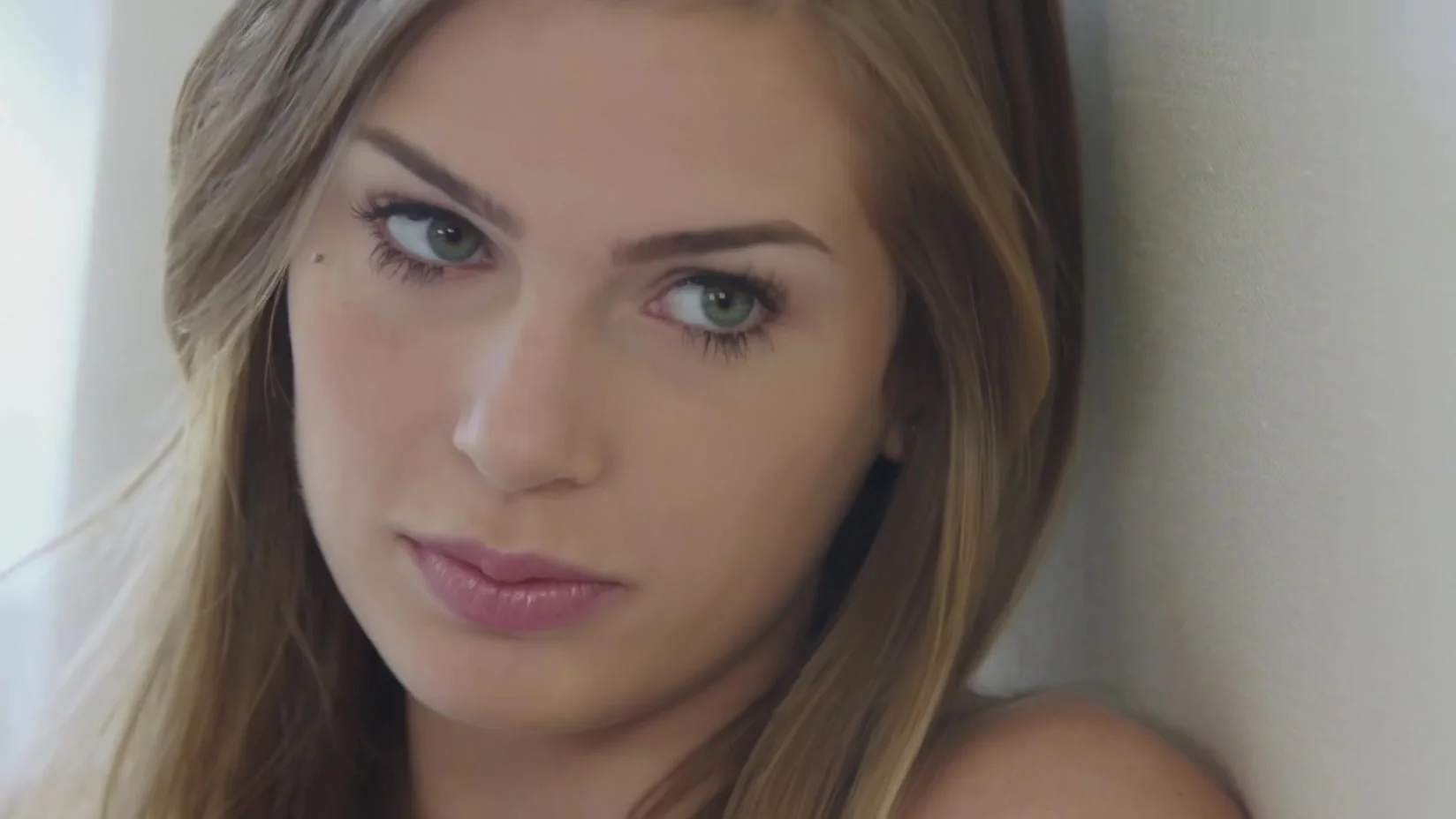 VIXEN Hot Stepsister Has Sex With Stepbrother