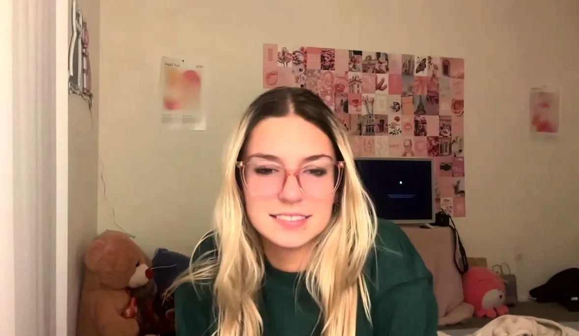 Amateur Blonde Teen Plays Solo with Toy Webcam Porn