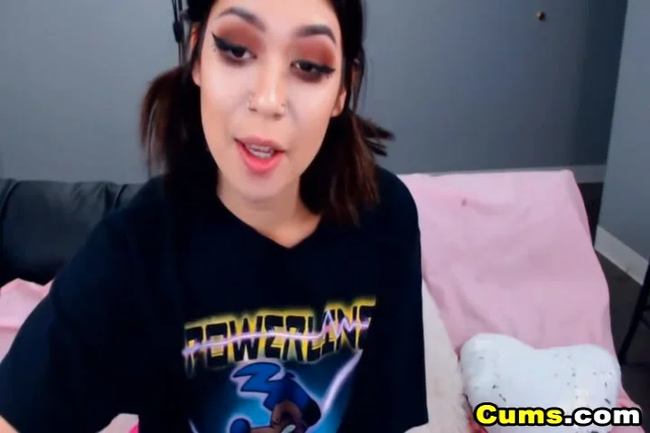 Seductively Cute Chick Playing Her Tasty Pussy