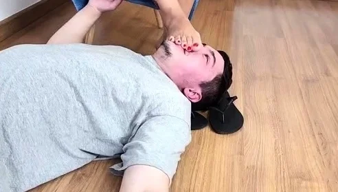 Kiffa Feet - Sexy Goddess In Latex Foot Slap Slave To