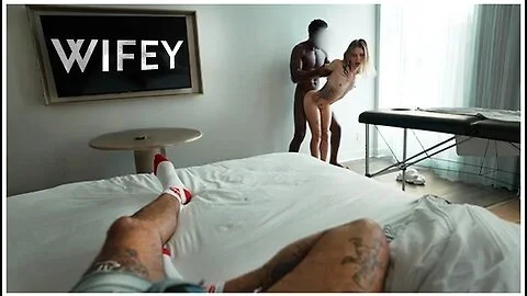 Sammmnextdoor Gets Happy Ending Massage While Cuckold Hubby Films And Jerks Off