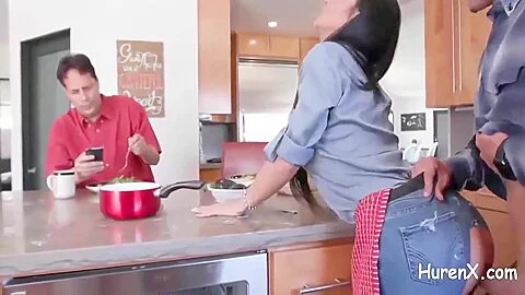 Melissa Lynn - einfach meine Stiefmutter ficken wahrend Papa nicht sieht