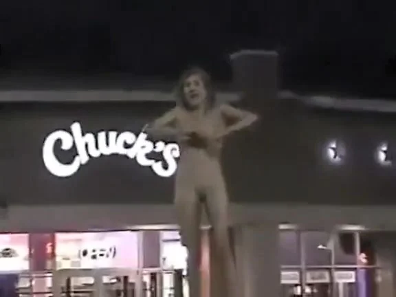 Skinny exhibitionist undresses in a fast food parking lot