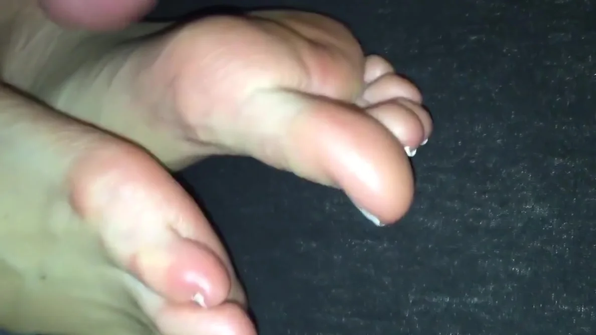 Cumming on my girlfriends feet