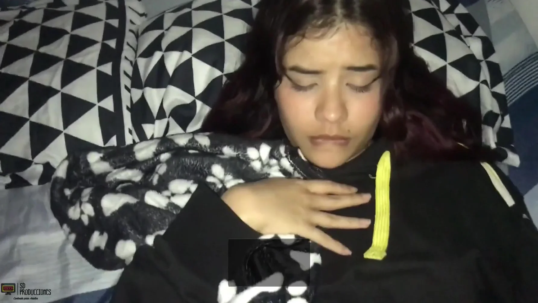 Petite Latina Naked In Her Room Gives Me Some Delicious Blowjobs And Swallows The Milk-porn In Spanish