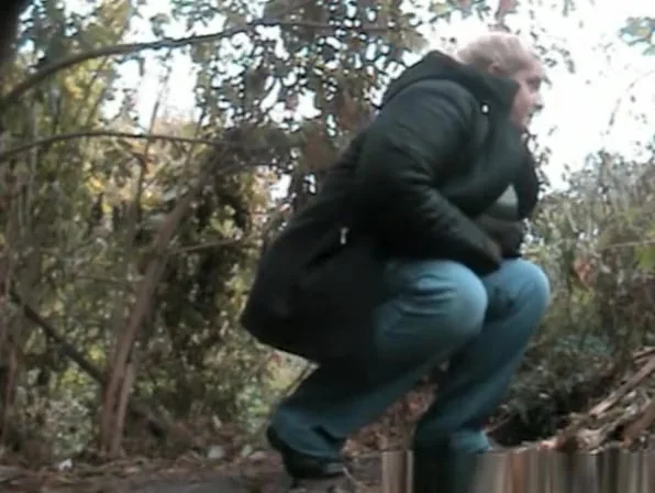Chubby mature woman caught peeing