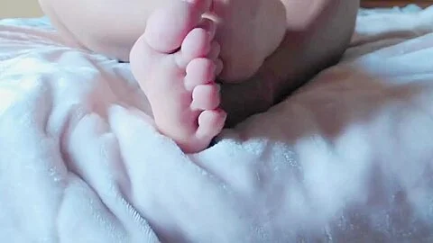 Feet Fetish: Soles and Toe Wiggling