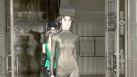 Fashionshow Nude Show Sexy Art