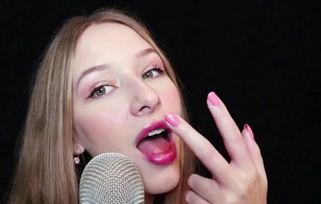 Diddly ASMR - Up close finger sucking ASMR