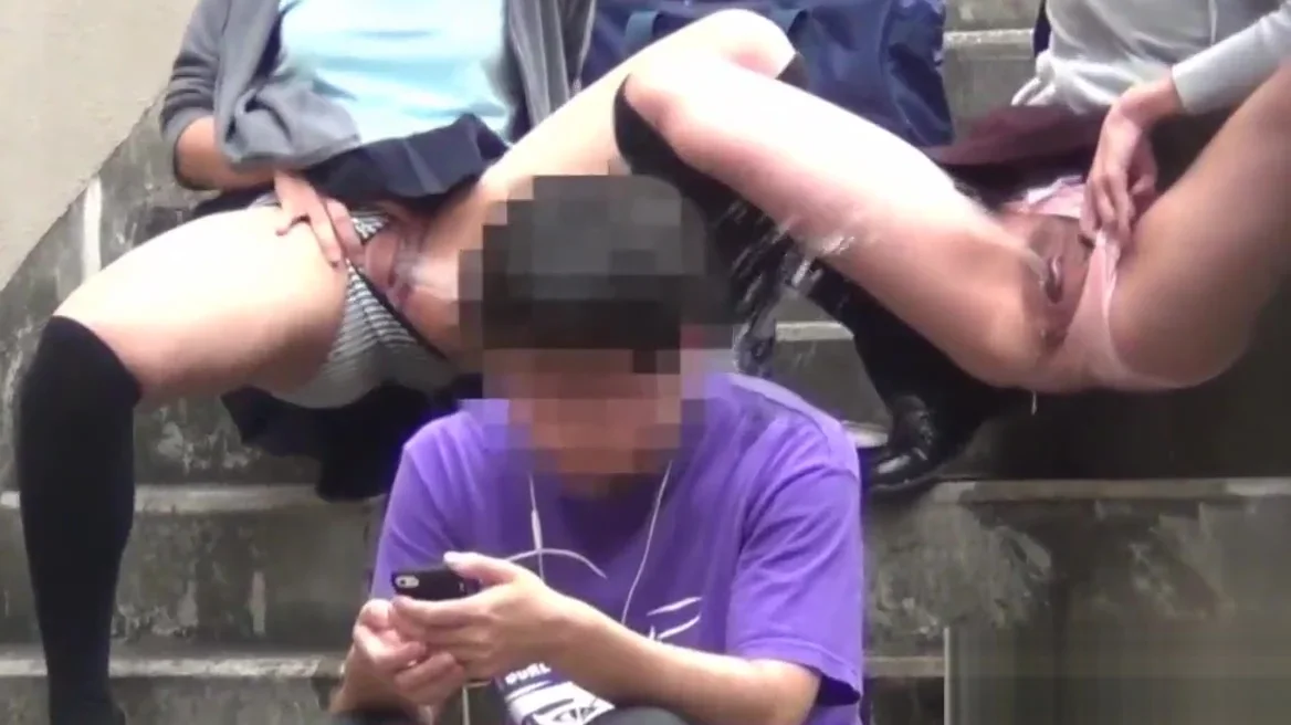 Bizarre asian teen 18+ pisses