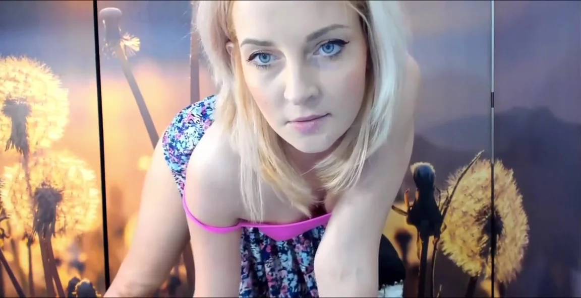 Blonde cam girl 006