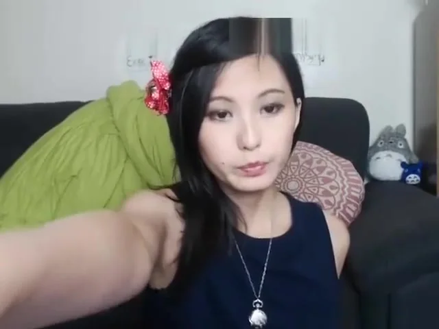 Horny Chinese teen 18+ Orgasming On Live Cam