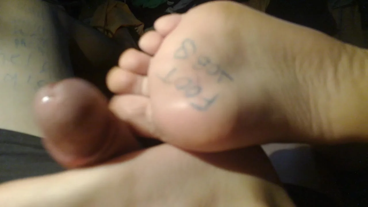 Footjob Whit A Friend Mariana