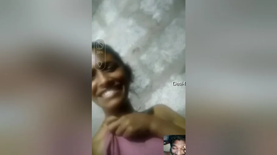 Today Exclusive- Desi Village Gf Showing Her Boobs