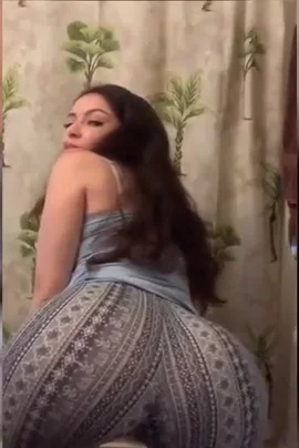 Thick American teen 18+ Shakes Her Booty On Periscope
